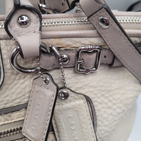 Coach signature leather handbag with hang tags - Picture 4 of 14